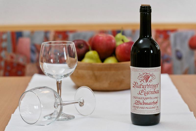 Vino fruttato del maso Wiedmairhof - Lagundo Vino fruttato del maso Wiedmairhof - Lagundo