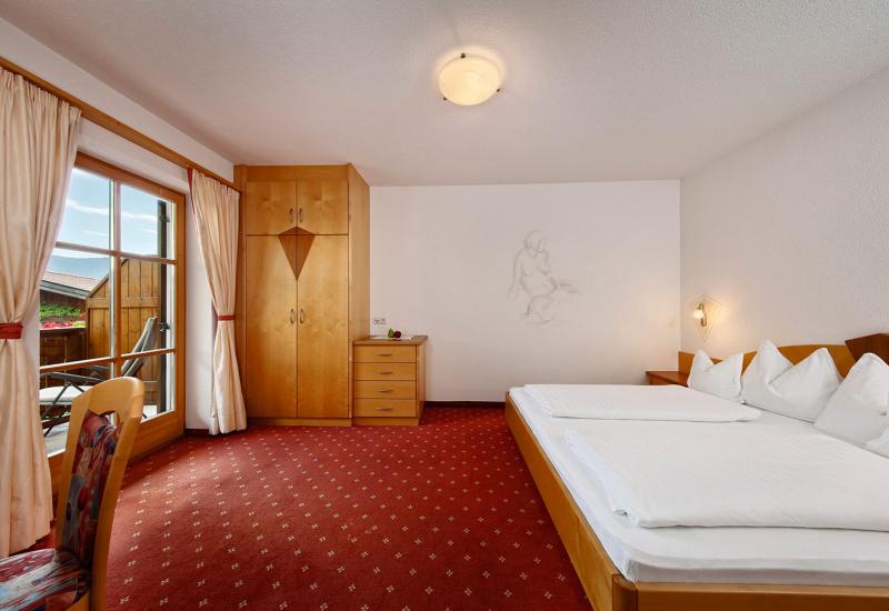 Appartement Kaiser Alexander − Schlafzimmer mit Doppelbett
