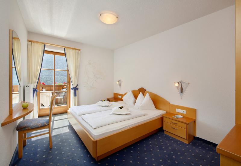 Appartement Morgenduft − Schlafzimmer mit Doppelbett
